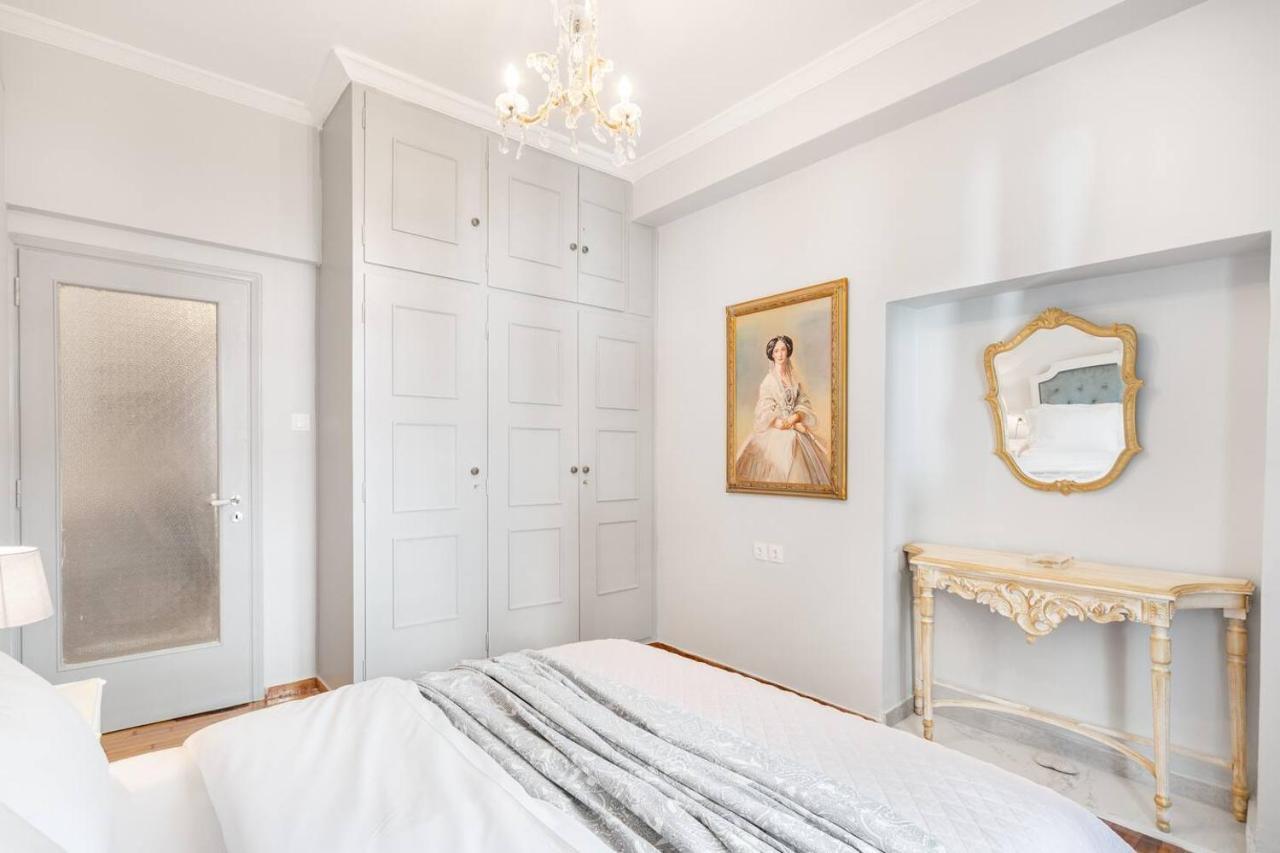Apartamento Charming Mini-Palace In Colorful Exarhia Area Atenas Exterior foto